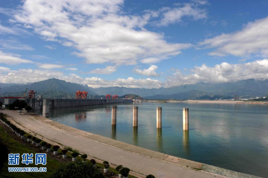 汛前三峡加速腾库 水库水位已跌落20多米
