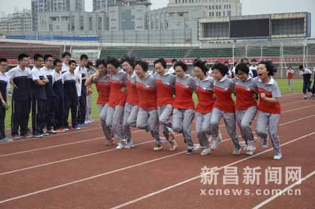 新昌中学举行阳光体育运动会