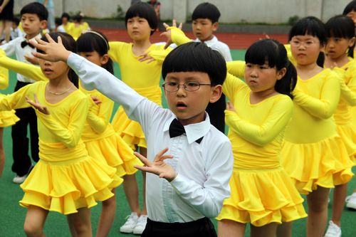 横峰小学举行魅力拉丁班班赛活动--温岭新闻网