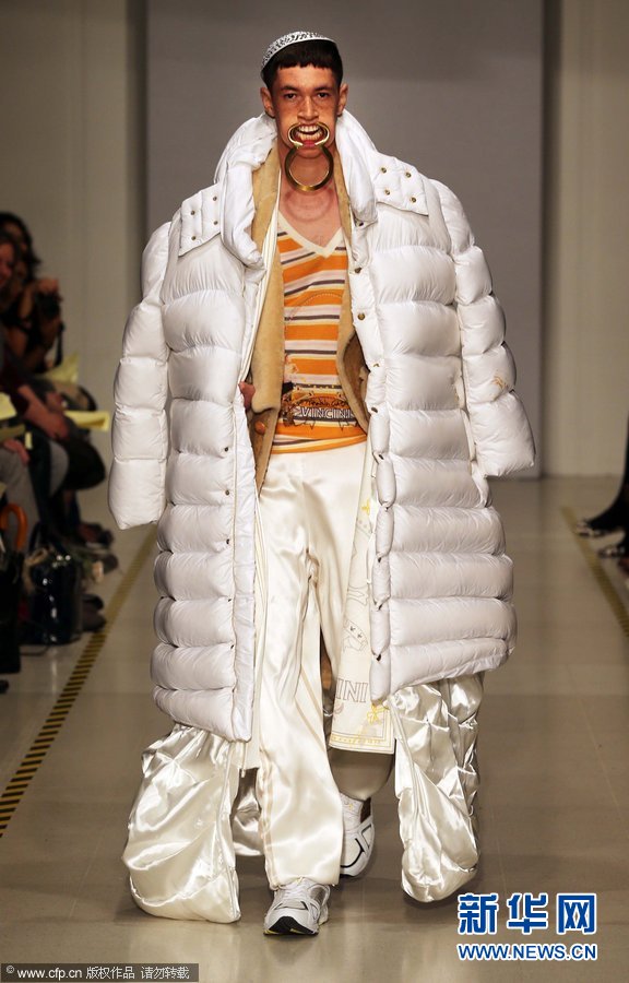 英皇家艺术学院举行毕业时装秀 逆天先锋设计