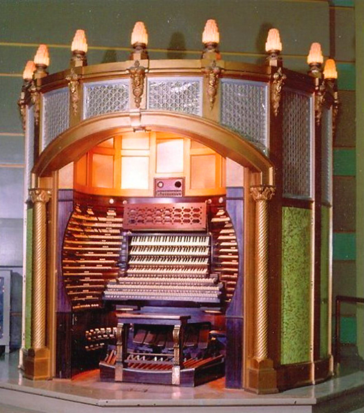 在大西洋城的浮桥厅里,您会发现世界上最大的管风琴.