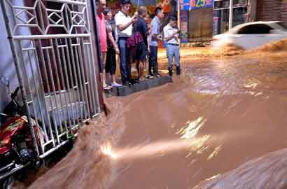 湖北宣恩遭特大暴雨袭击