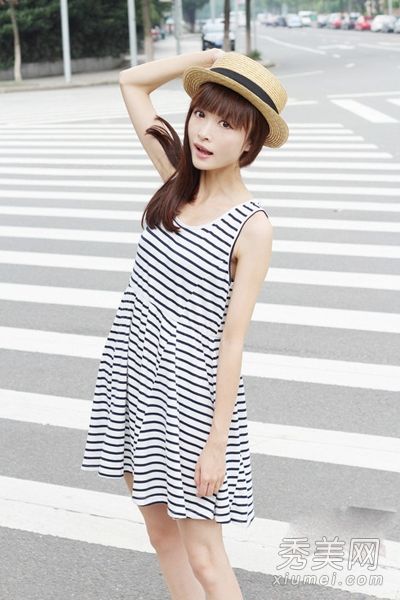 <em>街拍美女夏装</em>连衣裙搭配-连衣裙,搭配,凉鞋-武