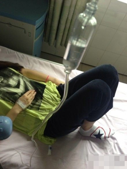 女生打吊瓶手图片_女生打吊瓶实拍_吊针手图片女生 ...