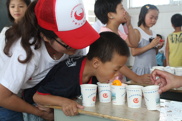 宁波大红鹰学院社会实践团队 领着山乡学生追逐梦想