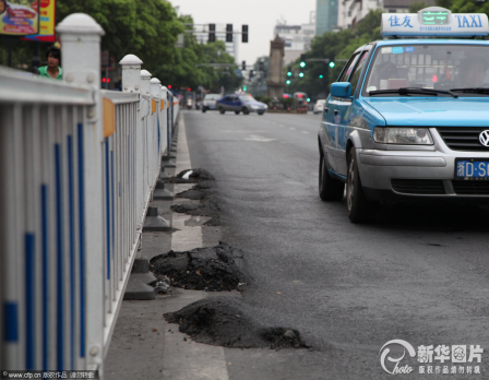 浙江高温炙烤 沥青路面大量鼓包