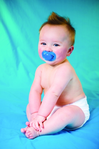 选纸尿裤or选尿布?常穿纸尿裤影响宝宝发育吗
