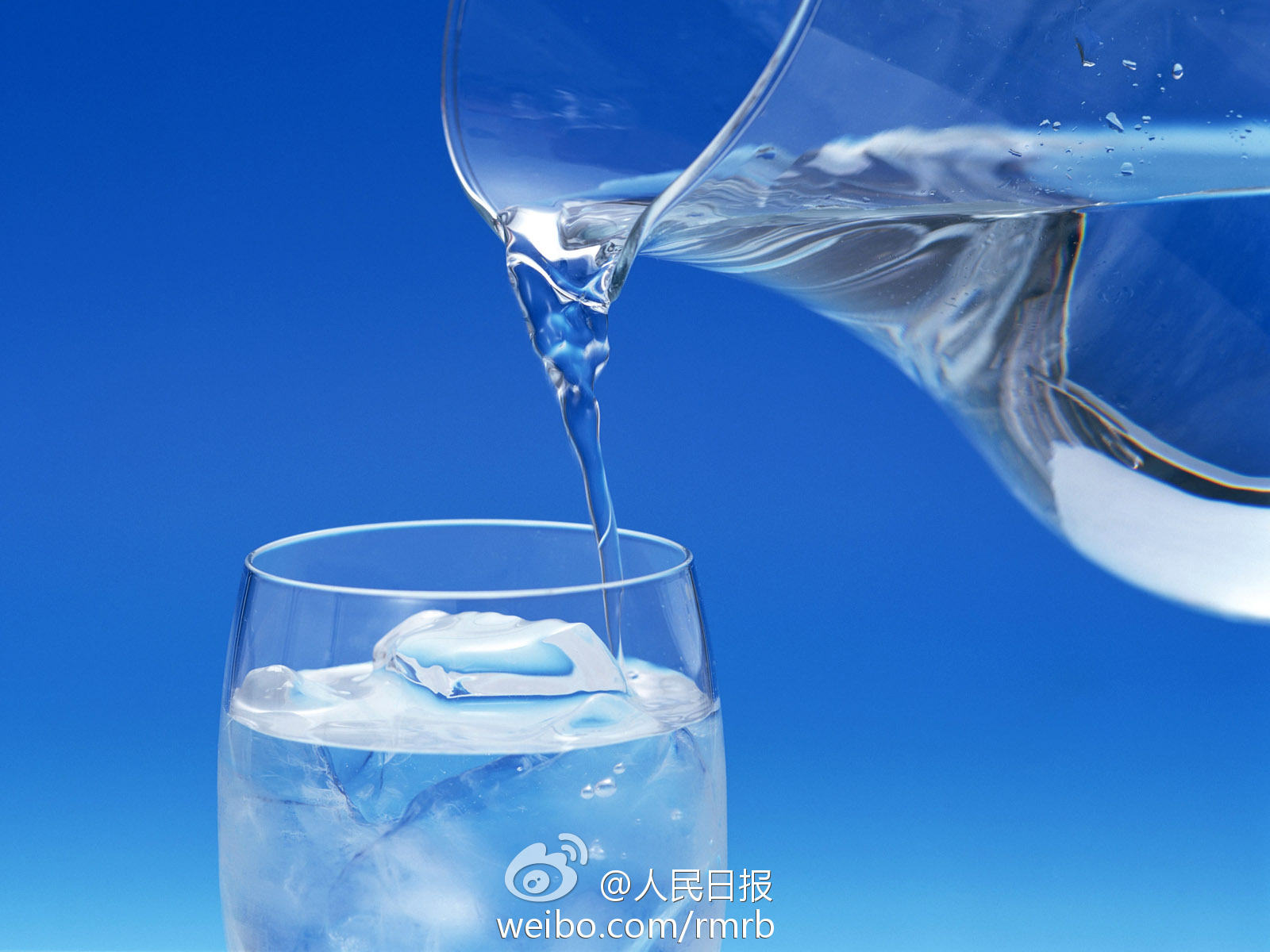 夏天喝太多水,谨防水中毒!