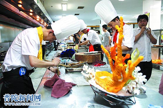 民间烹饪大师秀技艺