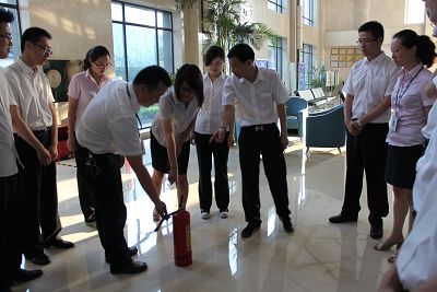 嘉兴银行桐乡支行开展消防器材使用培训和消防