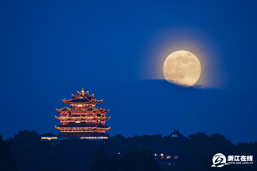 杭城大暑夜 月亮大又圆