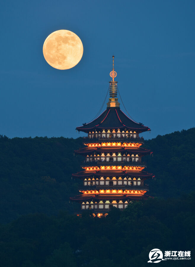 杭城大暑夜 月亮大又圆