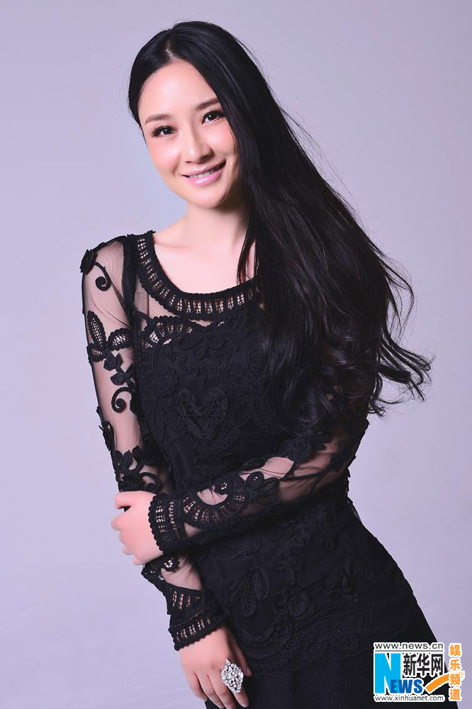 图:孙宁镂空蕾丝霸气出镜 高贵雍容尽显女王范儿