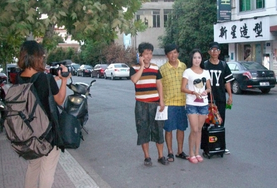 香港自由撰稿人拍《追梦人》-影视-东阳新闻网