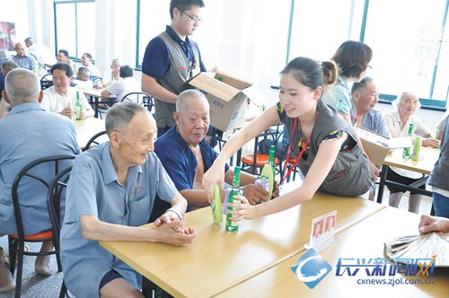 做有社会责任感的企业 记长兴欧尚超市关爱敬