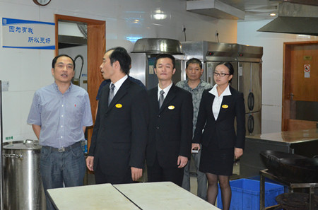 市旅游局对市区星级宾馆开展创卫工作检查-浙