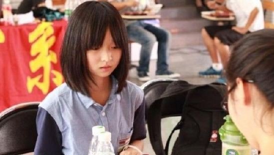 南大“最萌小学妹”走红