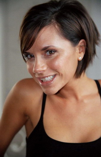 <em>不笑</em>的女人最美丽!<em>贝嫂</em>告诉你她<em>为何</em>要装酷-维