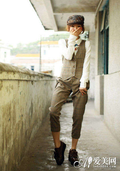 时尚<em>马甲</em>搭配休闲长袖衫 打造潮流<em>复古</em>风-<em>小马</em>