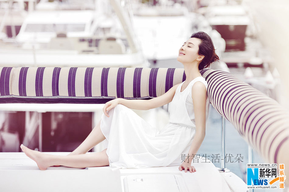 图:车晓唯美大片曝光 赤脚出镜肤若凝脂清新可人