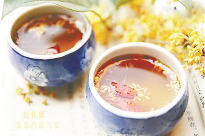 喝菊酒吃花糕过一个登高赏菊品美食的重阳节