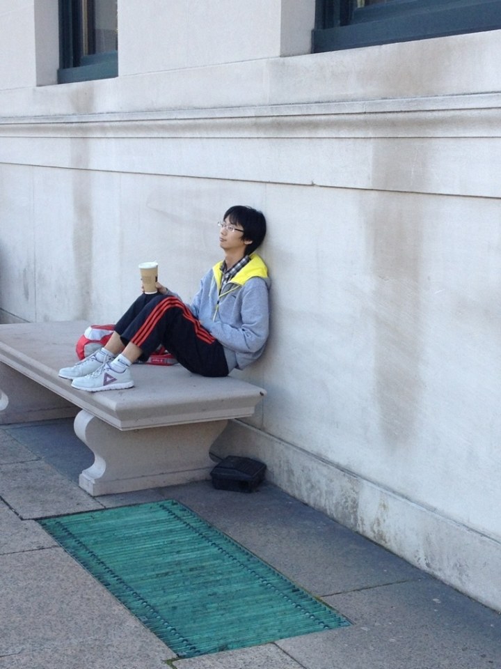 <em>奶茶妹妹</em>哥大<em>思考人生</em> 引网友神模仿后飚南京