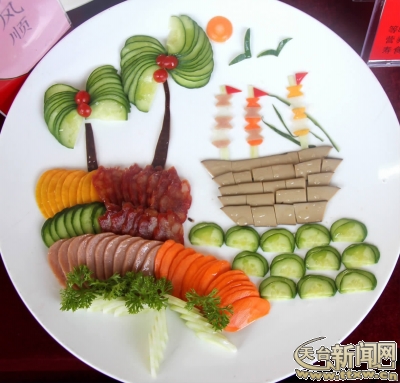 选料精细,口味干香脆嫩,爽口不腻,色泽艳丽,造型整齐美观,摆盘和谐