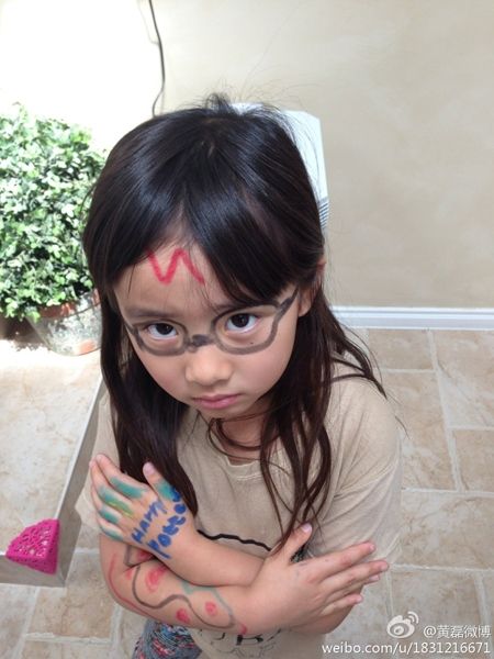 <em>黄磊晒女儿多妹</em>潮范儿<em>近照</em> 错失《爸爸》可惜