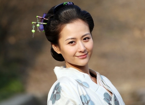 帮助 牧良逢 (靳东饰)