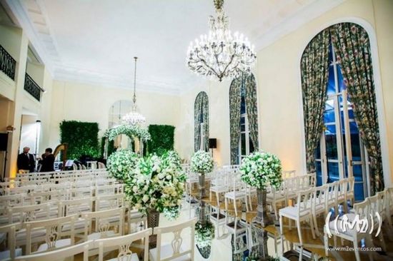 绿色室内婚礼仪式场地布置效果图