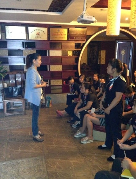 服务业同样注重转型升级 定期培训提高技能(图