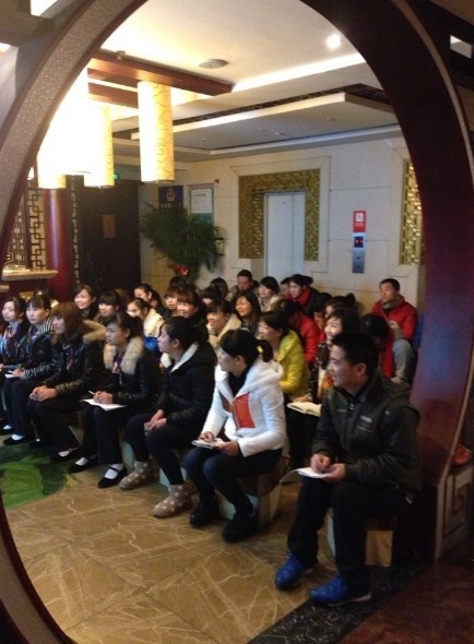 服务业同样注重转型升级 定期培训提高技能(图