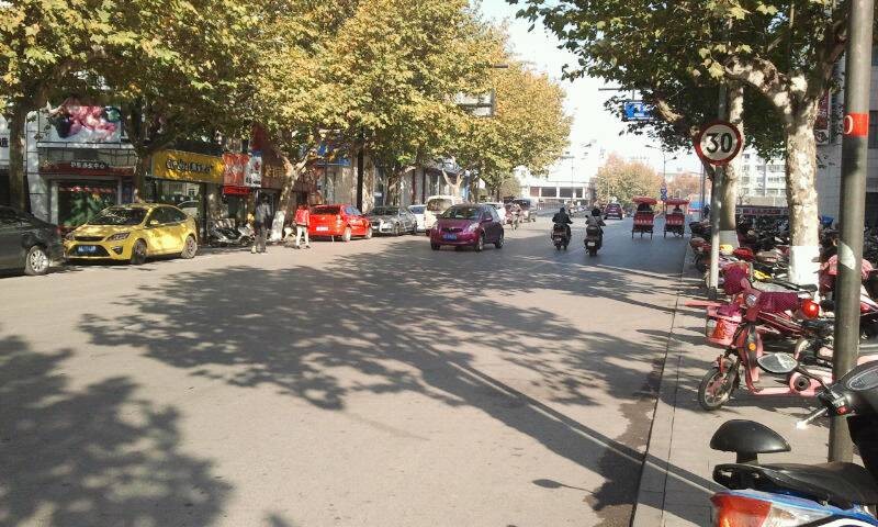 长兴人民中路与长海路交叉口交通乱象严重(图