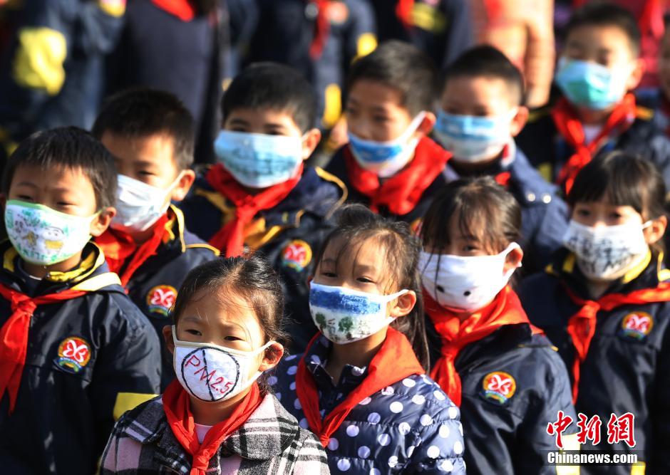 南京小学生倡导低碳