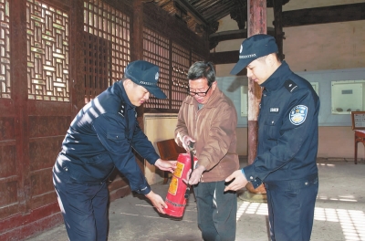 检查消防安全设施 消除安全隐患