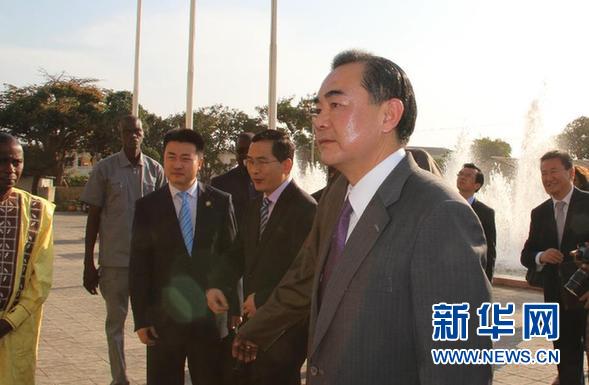 (XHDW)(2)王毅在塞内加尔参观中国援建项目