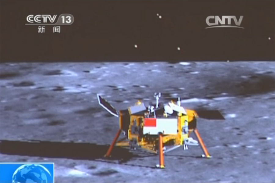 嫦娥三号成功唤醒 我国突破探测器月夜生存技术