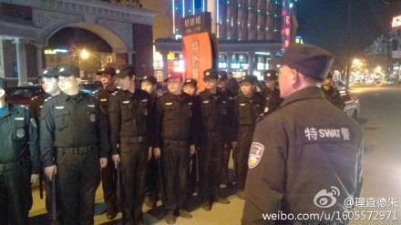 长兴公安局组织警力对娱乐场所等进行突击检查