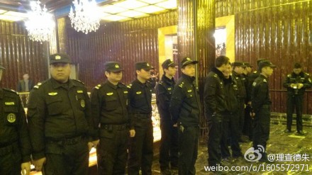 长兴公安局组织警力对娱乐场所等进行突击检查