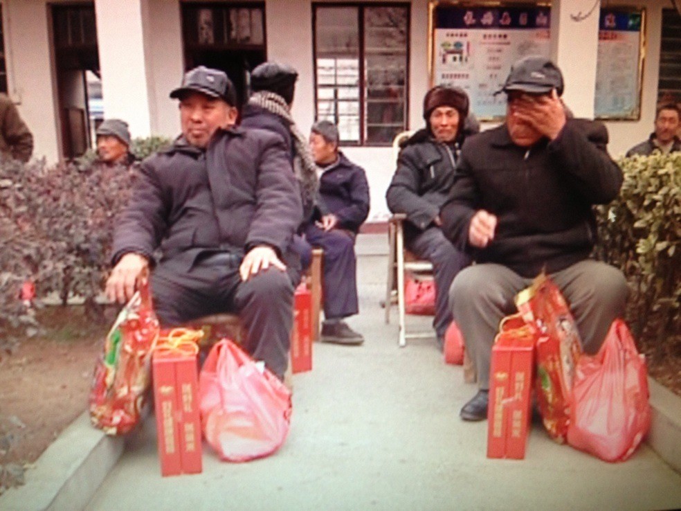 华能长兴电厂组织志愿者看望吕山乡敬老院老人