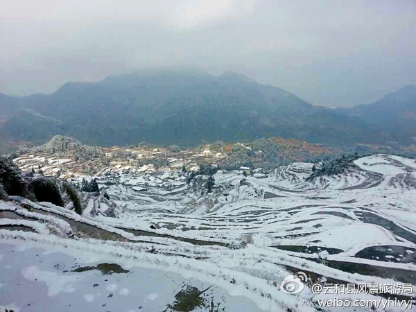 云和梯田雪景引游客 村民当起景区"服务员"