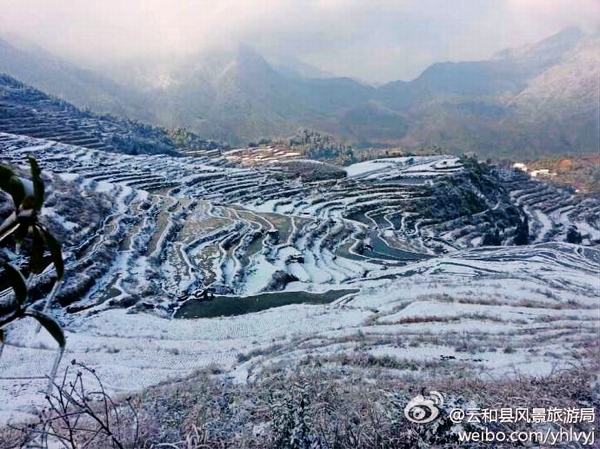 云和梯田雪景引游客 村民当起景区"服务员"