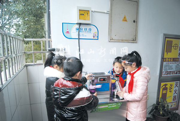 真情回馈母校-中山小学-江山新闻网