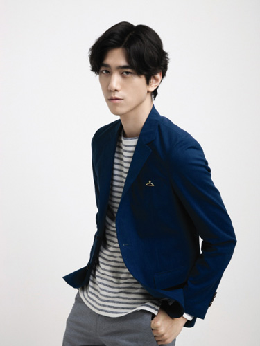 <em>韩国</em>花美男齐变装 示范韩式短发<em>发型</em>--绍兴频道