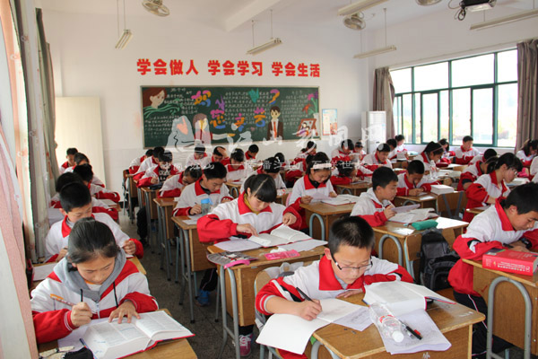 江山外国语学校举行首届英语查字典比赛