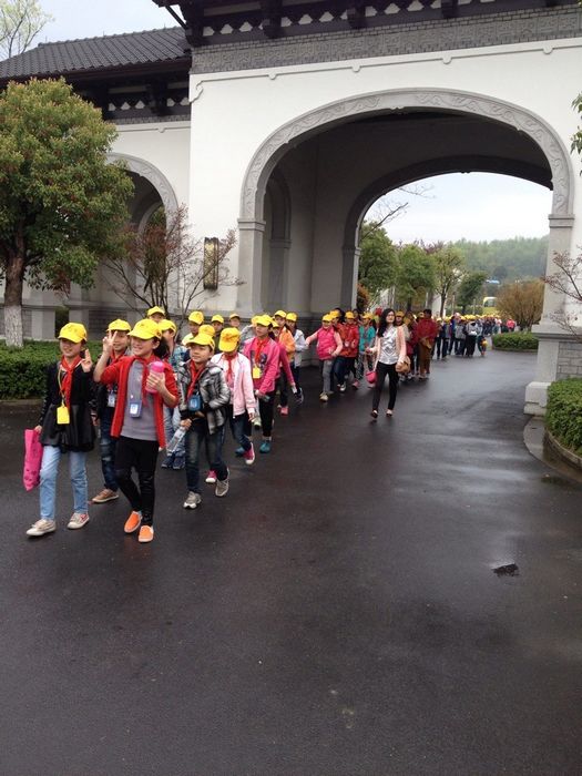 三江街道四海小学踏春越剧艺校