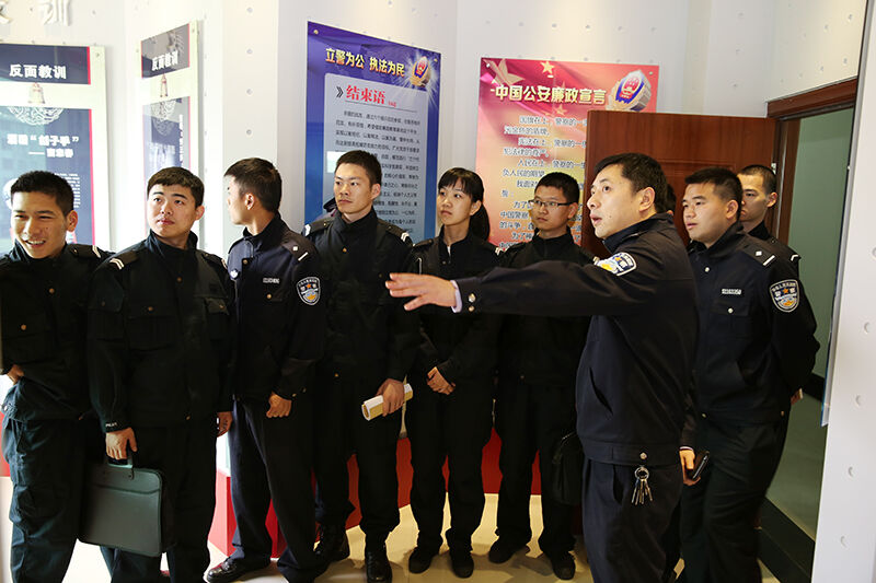 开化县公安局组织开展"学典型受洗礼,无悔青春献警营"