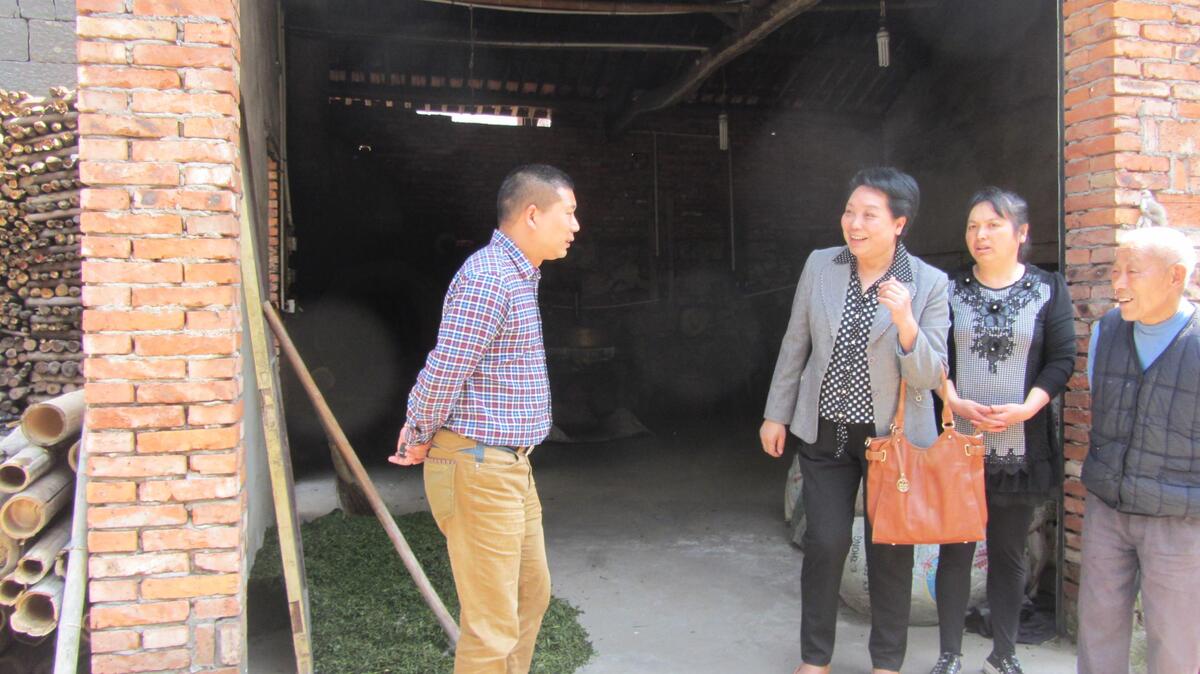 市妇联牵手通源困难母亲送节日温暖--嵊州新闻网