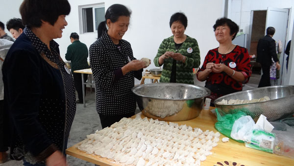 横街社区开展包饺子活动--开化新闻网