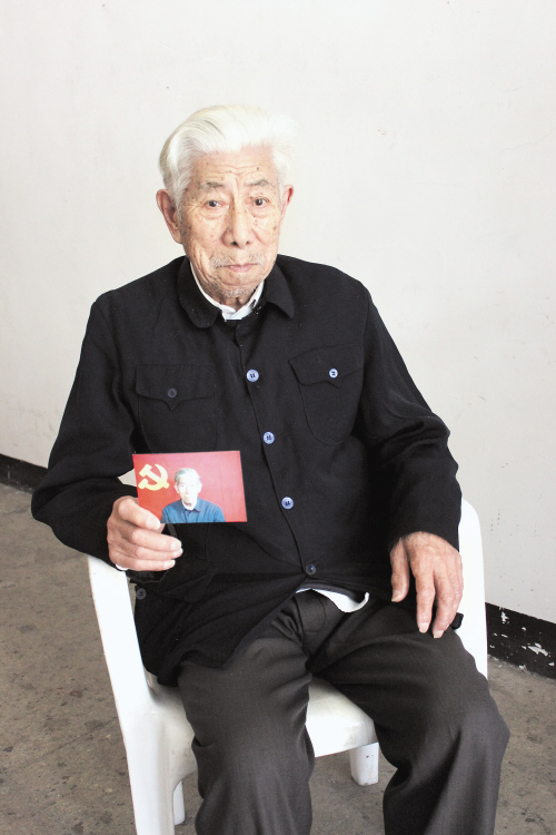 施良福:爱喝小酒的百岁老人